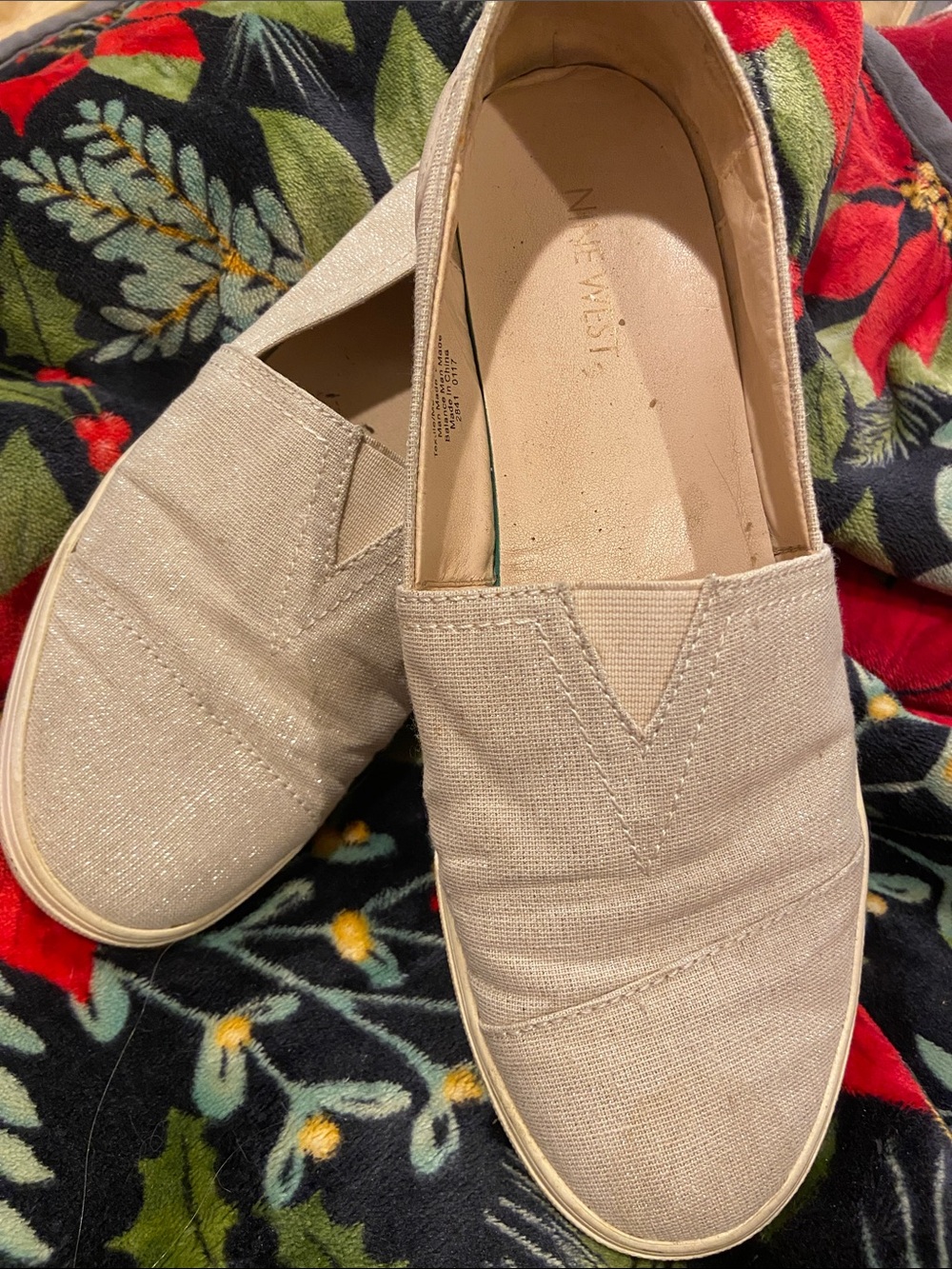 Womns’s slip ons